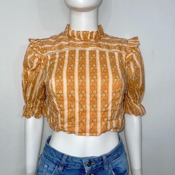 Urban Outfitters ruffle crop top - Picture 3 of 8